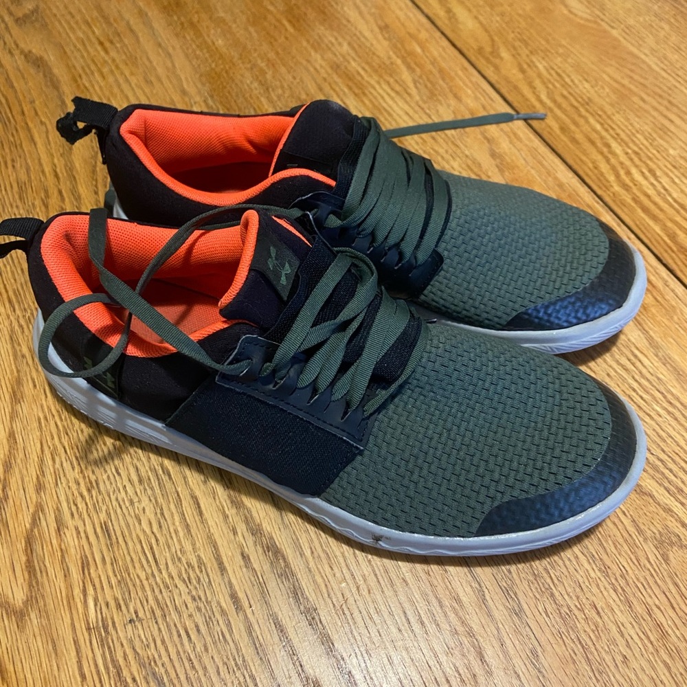 Boys under armor tennis shoes